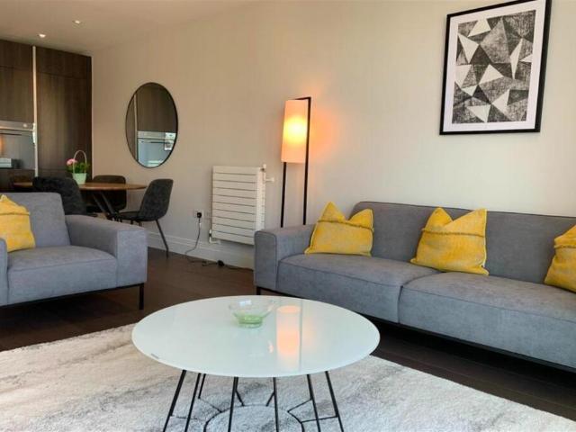 Hamond Court, Queenshurst Square, KT2 2 bed apartment to rent £2,600 pcm £600 pw
