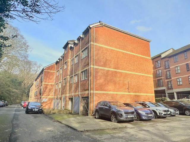 Hampden Close, St Leonards on Sea, TN37 2 bed apartment to rent £895 pcm £207 pw