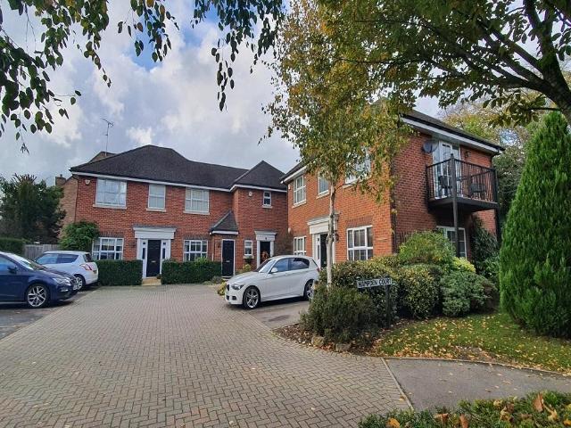Hampden Court, Bull Lane, Gerrards. 2 bed flat to rent £1,800 pcm £415 pw