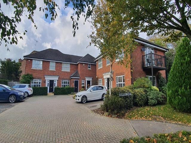 Hampden Court, Bull Lane, Gerrards Cross SL9, 2 bed flat to rent, £1,800 pcm | PrimeLocation