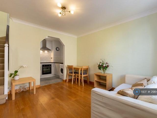 Hampden House, London, SW20 1 bed semi detached house to rent £1,700 pcm £392 pw