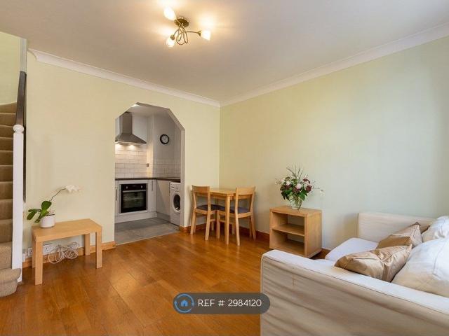 Hampden House, London SW20, 1 bed semi detached house to rent, £1,700 pcm | PrimeLocation