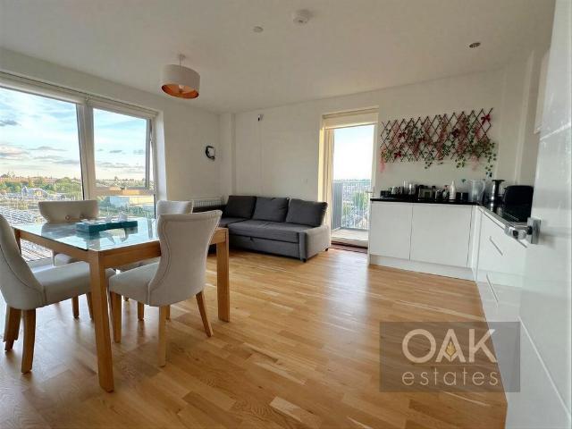 Hampden Road, London N8 2 bed apartment to rent £2,500 pcm £577 pw