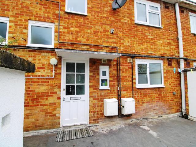 Hampden Road, MAIDENHEAD 3 bed maisonette to rent £1,450 pcm £335 pw