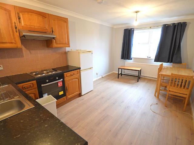 Hampden Road N8, 2 bed flat to rent, £1,900 pcm | PrimeLocation