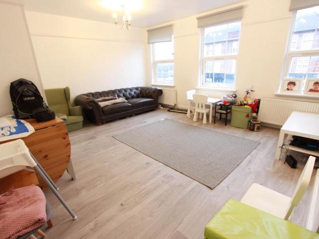 Hampden Square, London N14, 3 bed flat to rent, £2,600 pcm | PrimeLocation