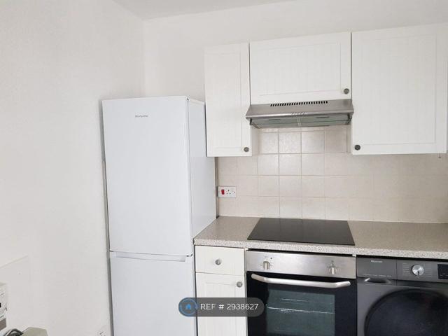 Hampden Terrace, Eastbourne BN22, 1 bed flat to rent, £845 pcm | PrimeLocation