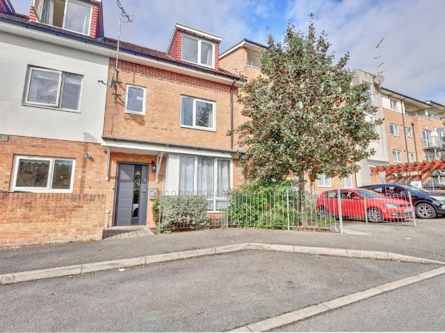Hampden Way, High Wycombe, Buckinghamshire HP13, 4 bed semi detached house to rent, £1,995 pcm | PrimeLocation