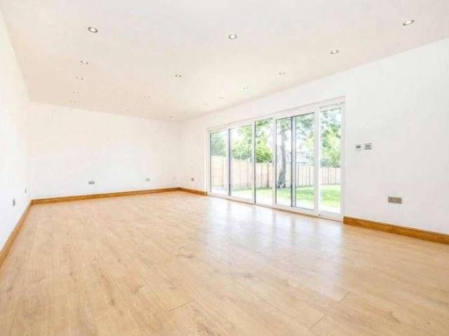 Hampermill Lane, Watford, WD19