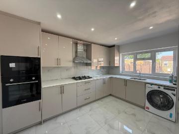 Hampshire Avenue, Slough SL1, 4 bed property to rent, £2,700 pcm | PrimeLocation