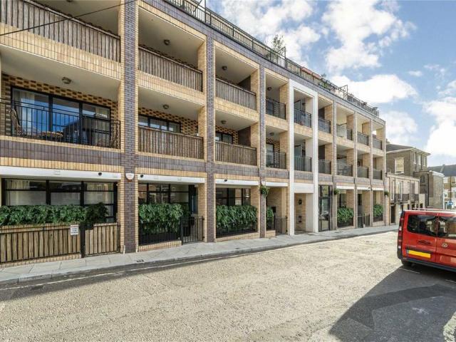 Hampshire Street, London NW5 2 bed flat to rent £2,850 pcm £658 pw