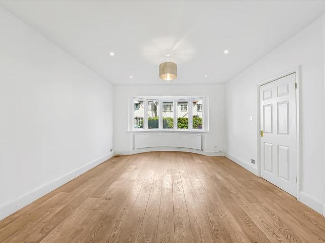 Hampstead Gardens, London, NW11 5 bed detached house to rent £4,247 pcm £980 pw