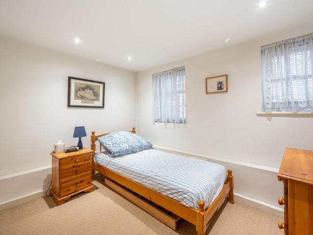 Hampstead Grove, Hampstead, London, NW3 3 bed cottage to rent £6,500 pcm £1,500 pw