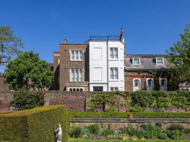 Hampstead Grove, London, NW3 3 bed terraced house to rent £11,000 pcm £2,538 pw