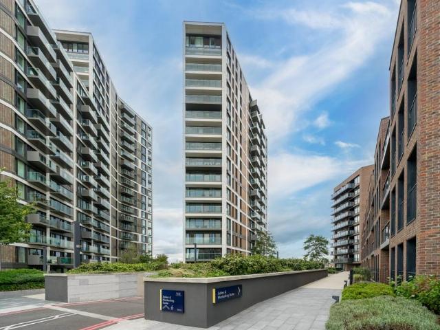 Hampton Apartments, Duke Of. 3 bed ground floor flat to rent £3,200 pcm £738 pw
