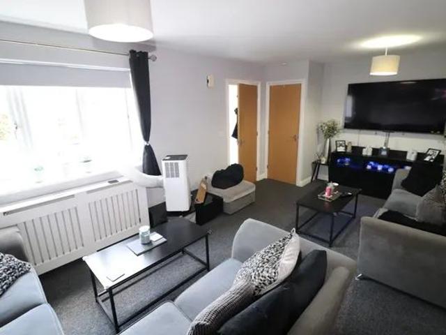 Hampton Court, Basildon, Property for rent