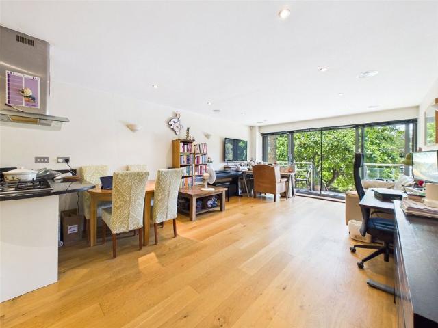 Hampton Court Road, East Molesey, Greater London, KT8