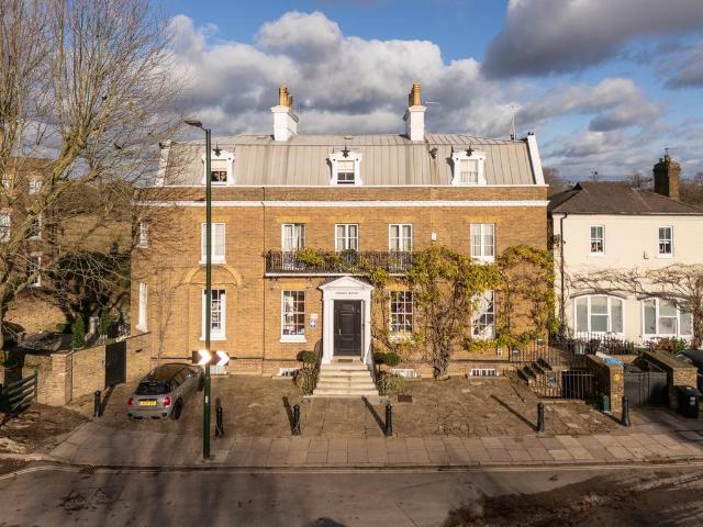 Hampton Court Road, East Molesey, KT8 1 bed serviced apartment to rent £5,475 pcm £1,263 pw