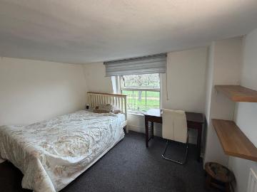 Hampton Court Road, East Molesey, KT8 Studio to rent £1,325 pcm £306 pw