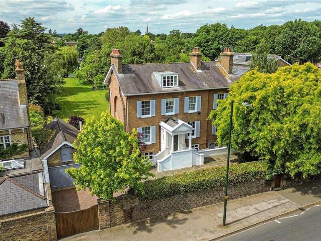 Hampton Court Road, East Molesey. 7 bed detached house to rent £17,500 pcm £4,038 pw