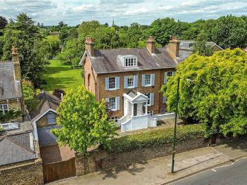 Hampton Court Road, East Molesey. 7 bed detached house to rent £25,000 pcm £5,769 pw