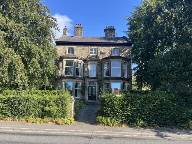Hampton Court, St. Johns Road, Buxton SK17, 3 bed flat to rent, £1,030 pcm | PrimeLocation