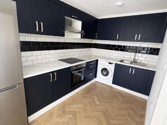 Hampton Hill, High Street TW12, 2 bed flat to rent, £2,150 pcm | PrimeLocation