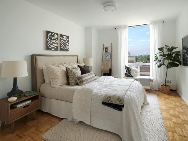 Hampton House South 2 Bedroom Apartment for Rent at 322 Eglinton Ave E, Toronto, ON M4P 1L6 North Toronto