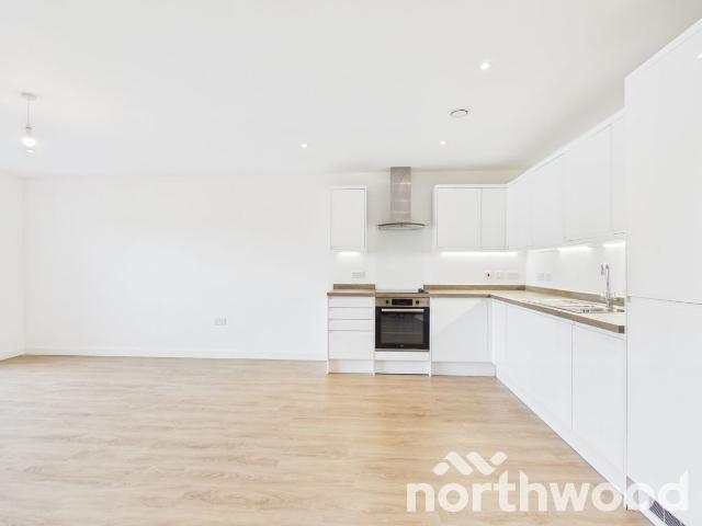 Hampton Place, Victoria Way, Ashford TN23, 2 bed flat to rent, £1,500 pcm | PrimeLocation