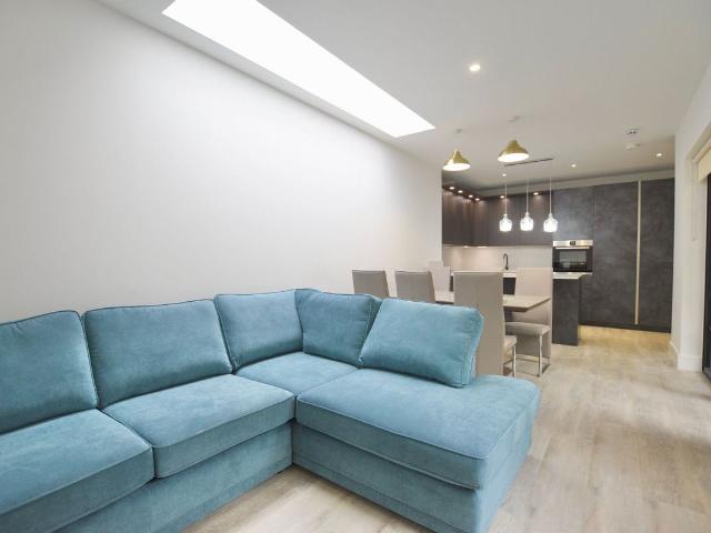Hampton Road, Forest Gate E7, 3 bed flat to rent, £2,800 pcm | PrimeLocation