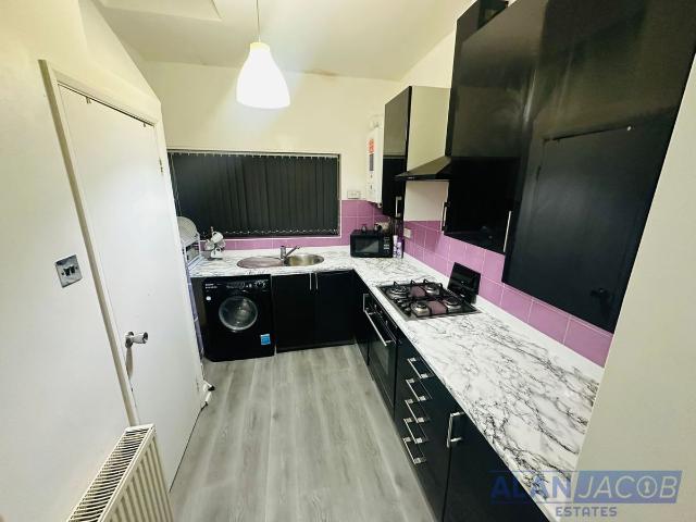 Hampton Road, Ilford IG1, 1 bed flat to rent, £1,650 pcm | PrimeLocation