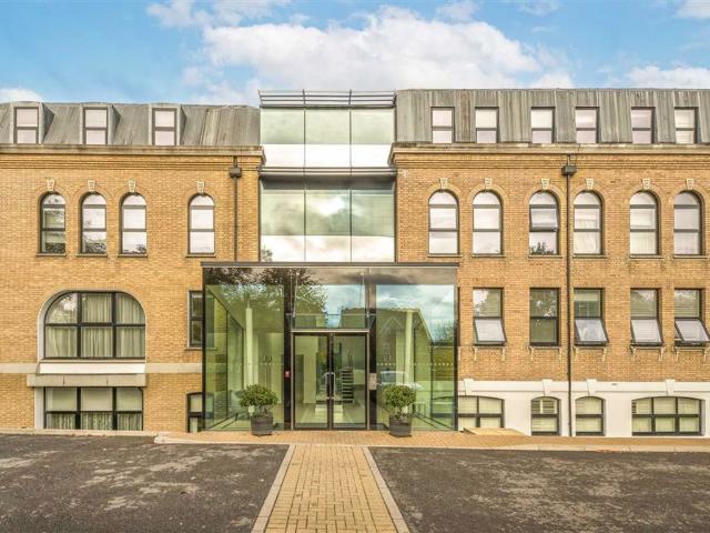 Hampton Road, Teddington TW11, 2 bed flat to rent, £2,295 pcm | PrimeLocation