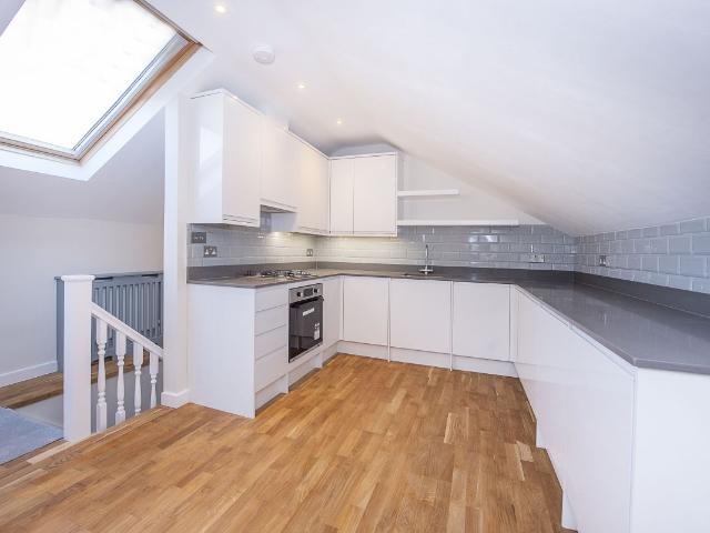 Hampton Road, Teddington TW11, 3 bed flat to rent, £2,495 pcm | PrimeLocation