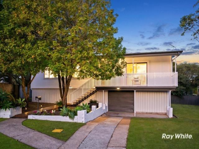 Hampton Style Living with Dual Living Potential in A Quiet Cul De Sac