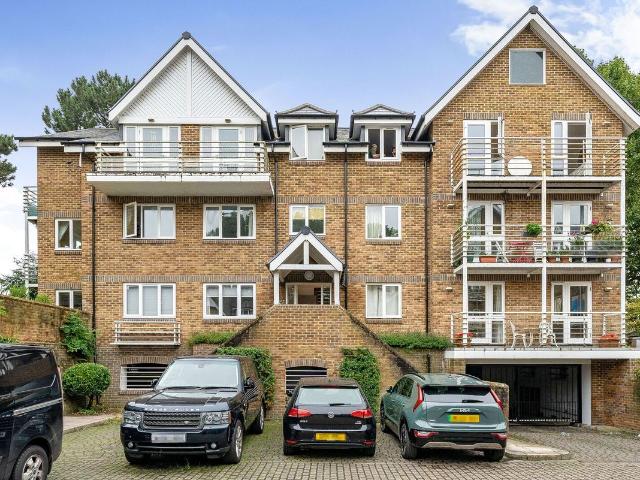 Hampton TW12, 2 bed flat to rent, £2,450 pcm | PrimeLocation
