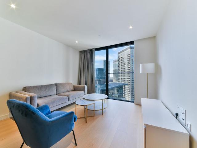 Hampton Tower, London E14 1 bed flat to rent, £3,500 pcm | PrimeLocation