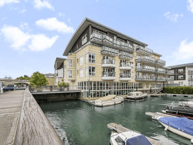 Hampton Wick, Kingston Upon Thames, KT1 2 bed apartment to rent £3,250 pcm £750 pw