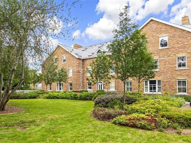 Hampton Wick Infant and Nursery School, Normansfield Avenue, London, TW11 9RP, United Kingdom | 2 bed apartment for rent #140655142 | Rentberry