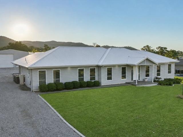 Hamptons Charm, Modern Comfort & Space to Enjoy