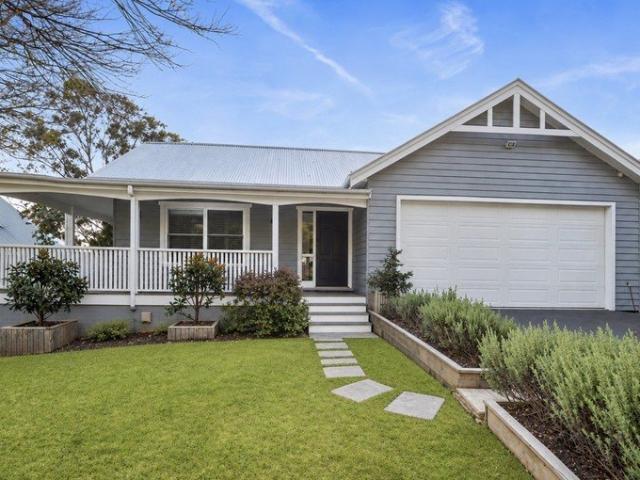 Hamptons Elegance with Sweeping Vistas in Old Bowral