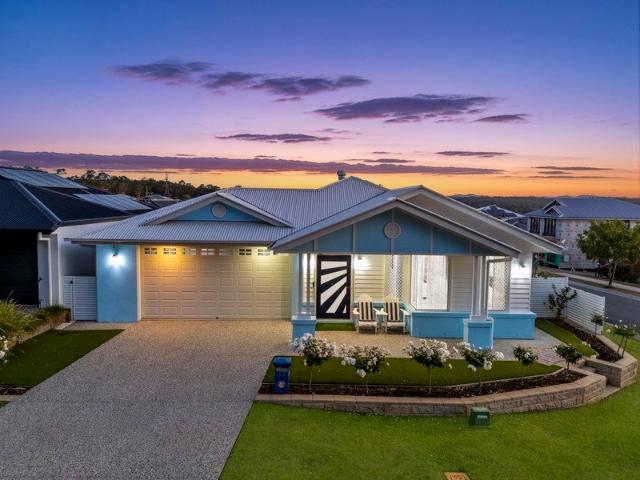 Hamptons Elegance One Of A Kind In Collingwood Park