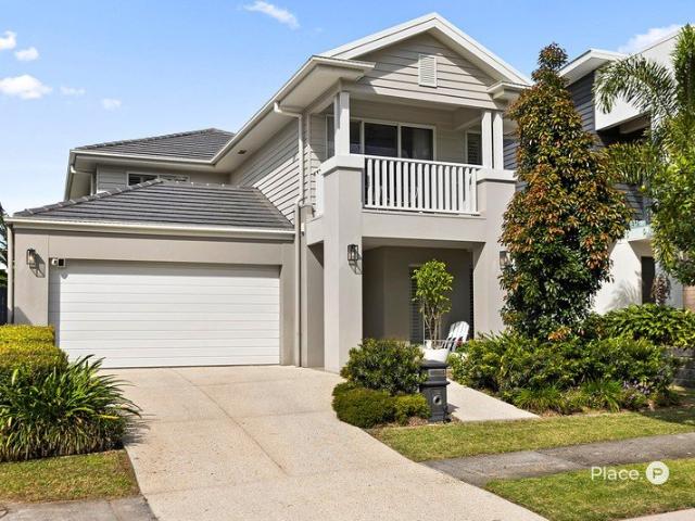 Hamptons Elegance Opposite Peaceful Nature Corridor