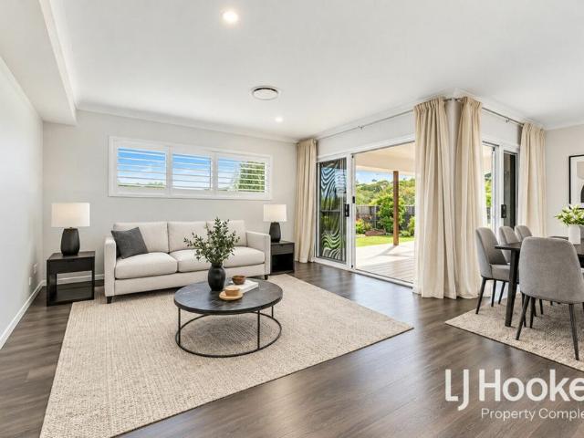 Hampton's in Yarrabilba HUGE 779m2 Block Ducted AC & Multiple Living Zones!