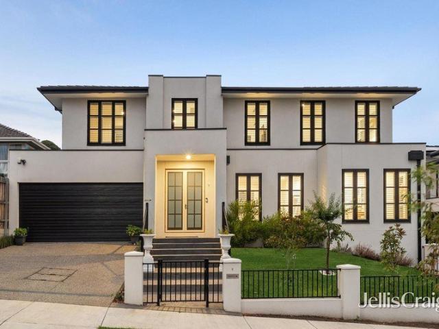 Hamptons inspirations with dual master suites and location allure