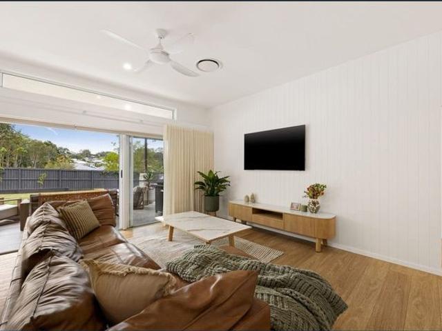 HAMPTONS INSPIRED FAMILY LIVING WITH SPACE TO SPARE