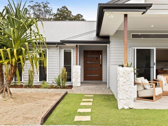 HAMPTONS INSPIRED FAMILY LIVING WITH SPACE TO SPARE