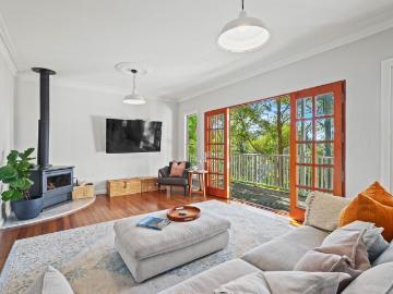 Hamptons inspired home within walking distance to the beach