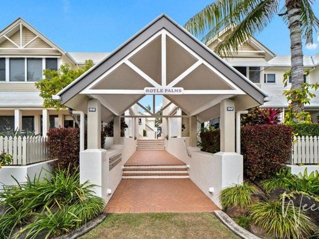 HAMPTONS LIVING ON KELLYS BEACH