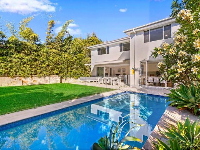 HAMPTONS LUXURY, JUST 30 SECONDS TO THE BEACHFRONT