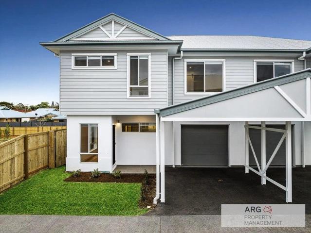 Hamptons on Victoria Stunning 4 Bedroom Townhouse